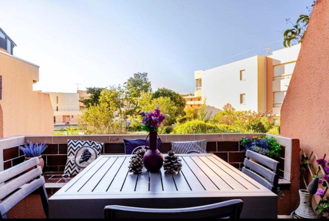Appartement " Le Grand Bleu " A 3 Min De La Plage La Londe-les-Maures Luaran gambar
